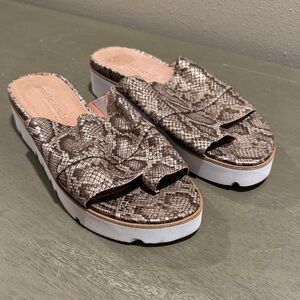 Gentle Souls Snake Print Platform Sandals size 9.5